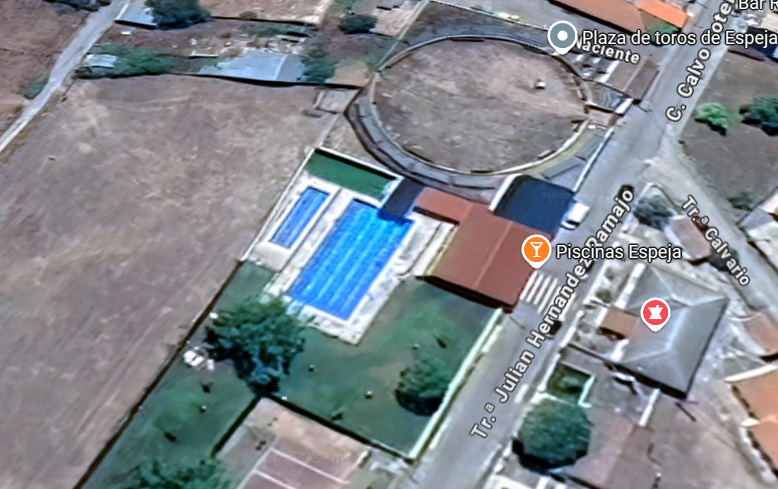 Espeja saca a licitación la gestión de su piscina municipal y del bar anexo