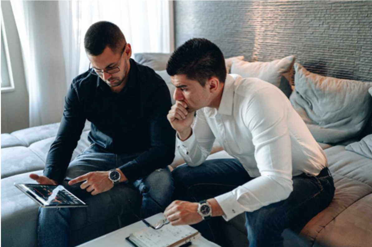 Las 5 herramientas clave para que los futuros traders adquieran experiencia real en los mercados financieros