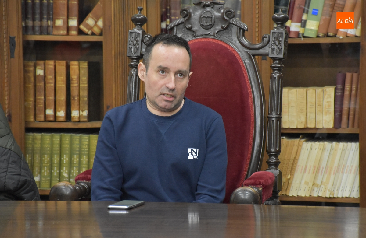 El IES Fray Diego recibe la visita del escritor Miguel Hernández Paniagua