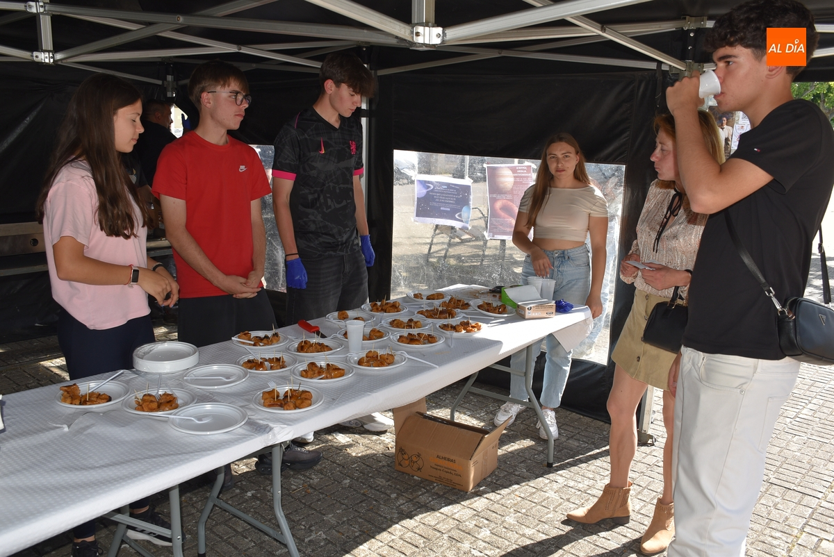 Alumnos del IES Tierra y de Mirandela invitan a una ruta gastronómica por el Sistema Solar