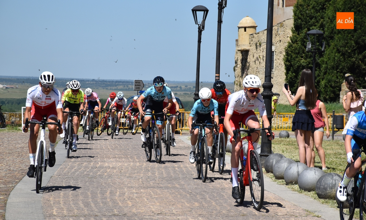 Más de un centenar de ciclistas de toda la región dan lo mejor de sí por las calles de Ciudad Rodrigo