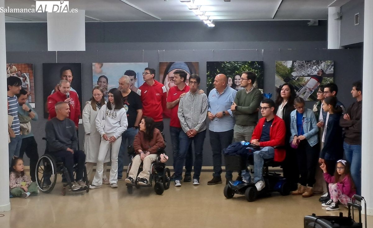 Personas, la emotiva exposición de la Fundación Aviva llega a la Biblioteca Torrente Ballester (FOTOS) 
