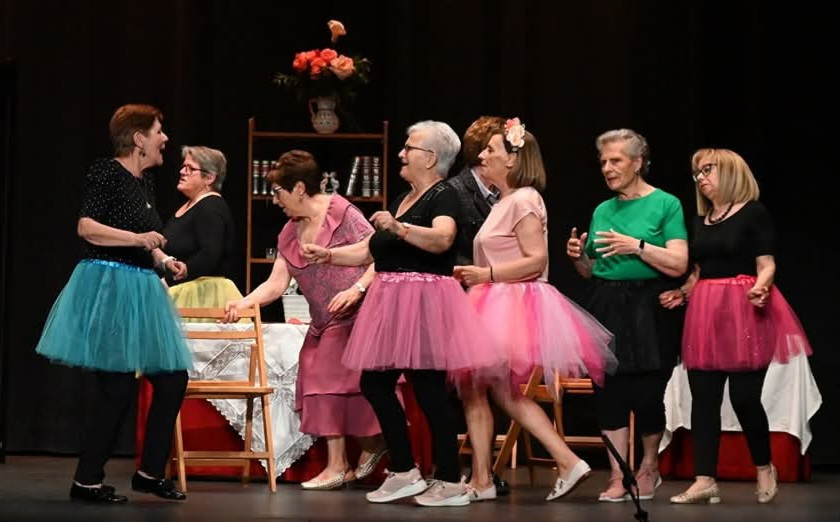 Tarde de risas en el Teatro con los alumnos de la Universidad de la Experiencia