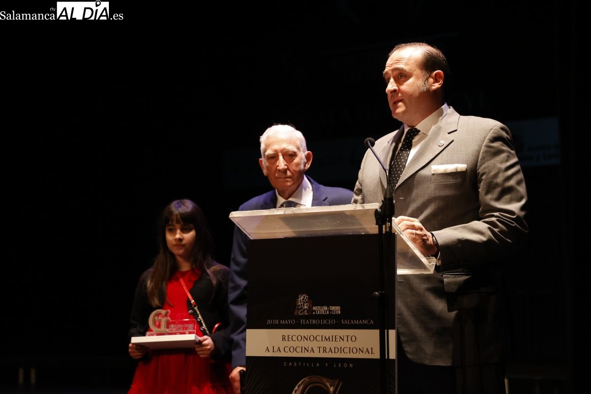 FOTOS | Emotivo homenaje en Salamanca a nueve restaurantes históricos de Castilla y León