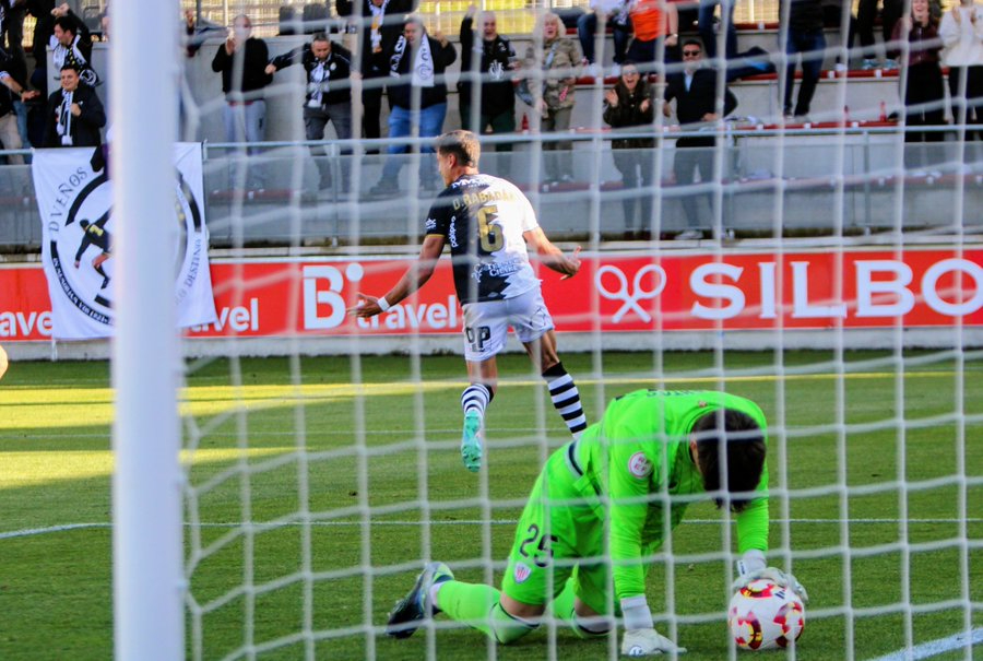 VÍDEO | Rabadán le da a Unionistas su primera victoria fuera en toda la temporada y logra más de media salvación en Bilbao (0-1)