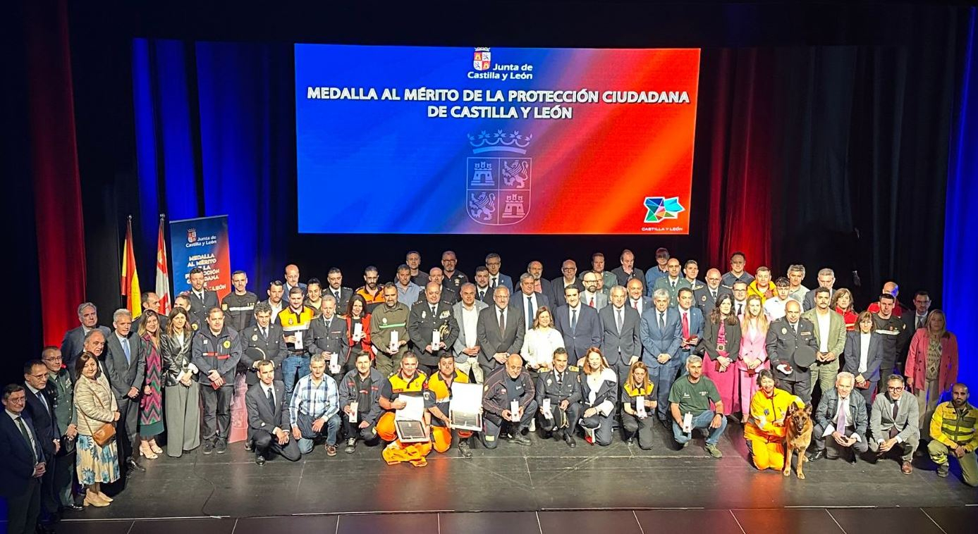 El guardia civil Juan Antonio Calzada Sánchez recoge su Medalla de Plata al Mérito