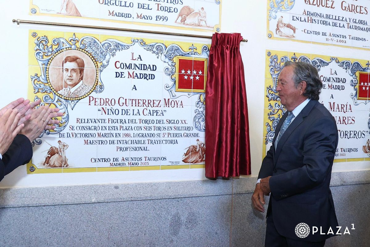 FOTOS | El Niño de la Capea ya tiene su azulejo en la historia de Las Ventas