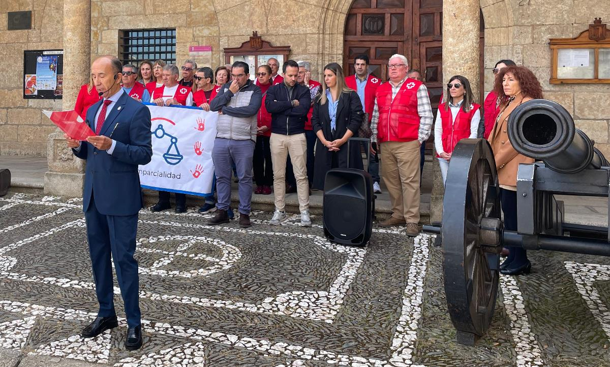 La Asamblea Comarcal de Cruz Roja sale a la calle a celebrar el Día Mundial de la entidad