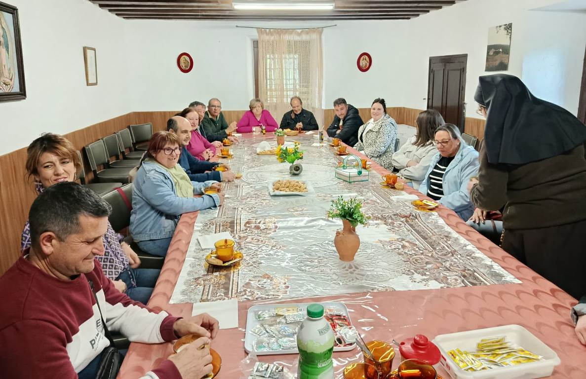 San Andrés entrega al Zarzoso lo recopilado en su campaña solidaria de Cuaresma