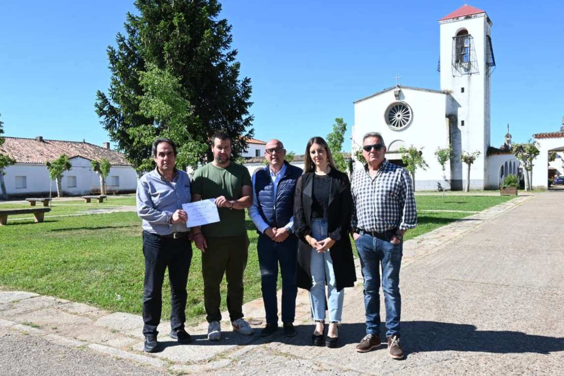 La AVV de Águeda entrega a ARCIU el dinero recaudado en su 2ª Carrera Popular