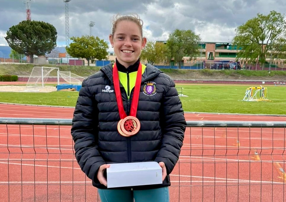 Las jóvenes atletas Adriana Alfayate y Leire Hernández se alzan con el bronce en Campeonato de Castilla y León de Deporte en Edad Escolar