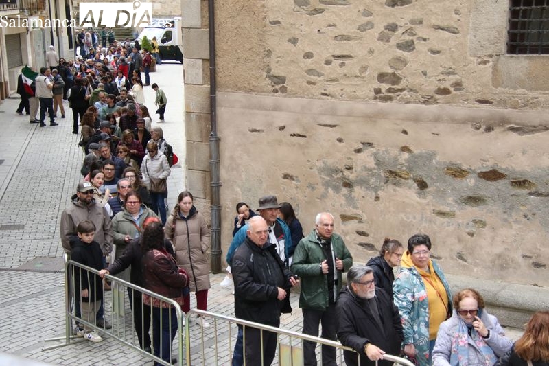 La fe desborda Alba de Tormes: 27.000 personas ya han venerado a Santa Teresa