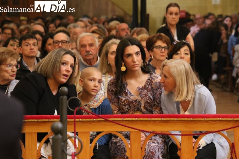 Victorino Martín y María La Princesa Guerrera Futbolera, entre los fieles en la misa de veneración a Santa Teresa