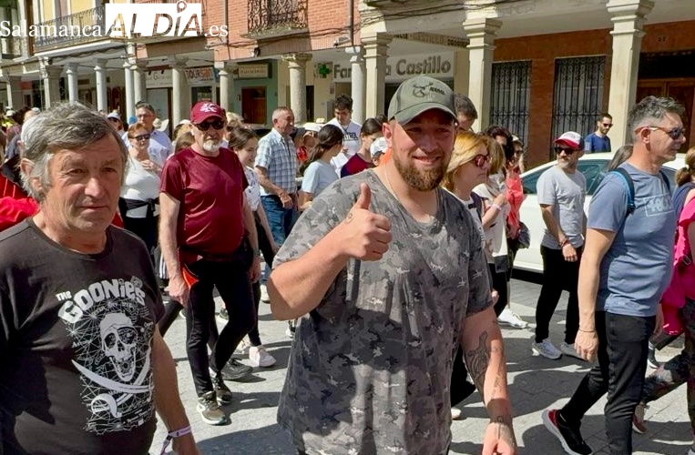 Masiva respuesta vecinal a una festiva XV Marcha Solidaria de Acopedis