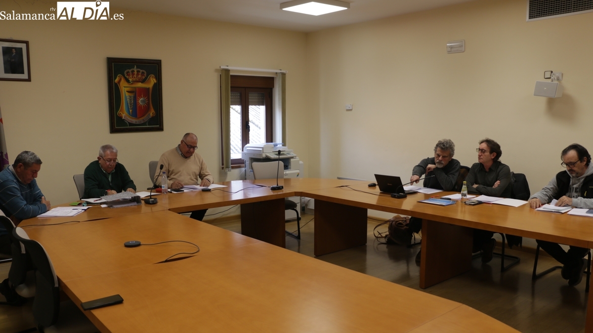 El Ayuntamiento de Villarino recibe el acta del nuevo concejal Jesús Gómez Cano en sustitución de Julián Martín