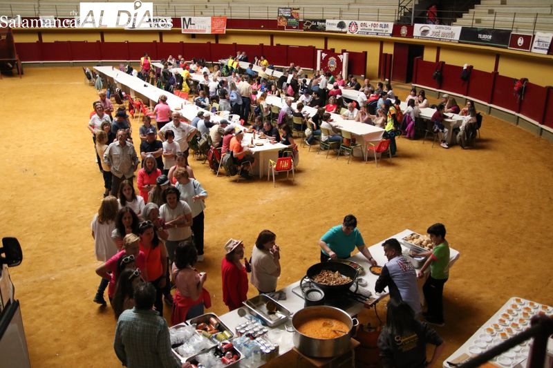 Ciento cuarenta peregrinos culminan la ruta hasta Alba y reponen fuerzas con Catering Gabriel