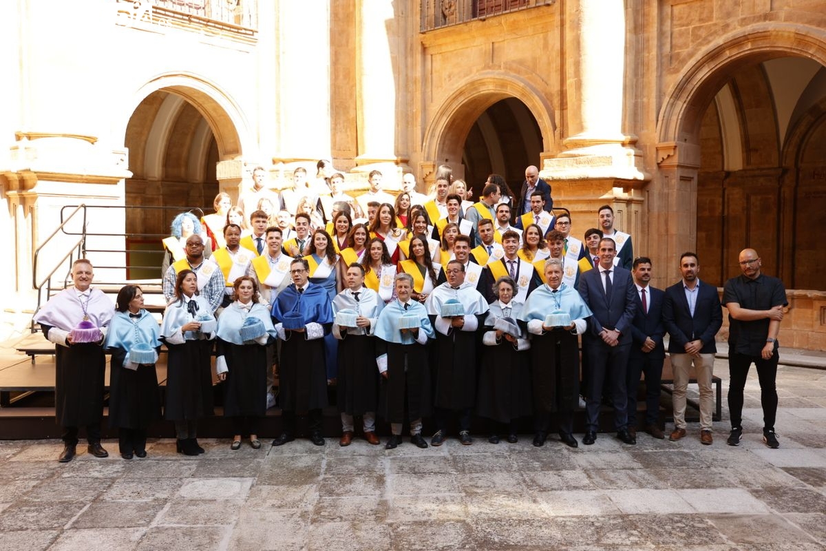 FOTOS | Emocionante imposición de becas a futuros docentes en la UPSA