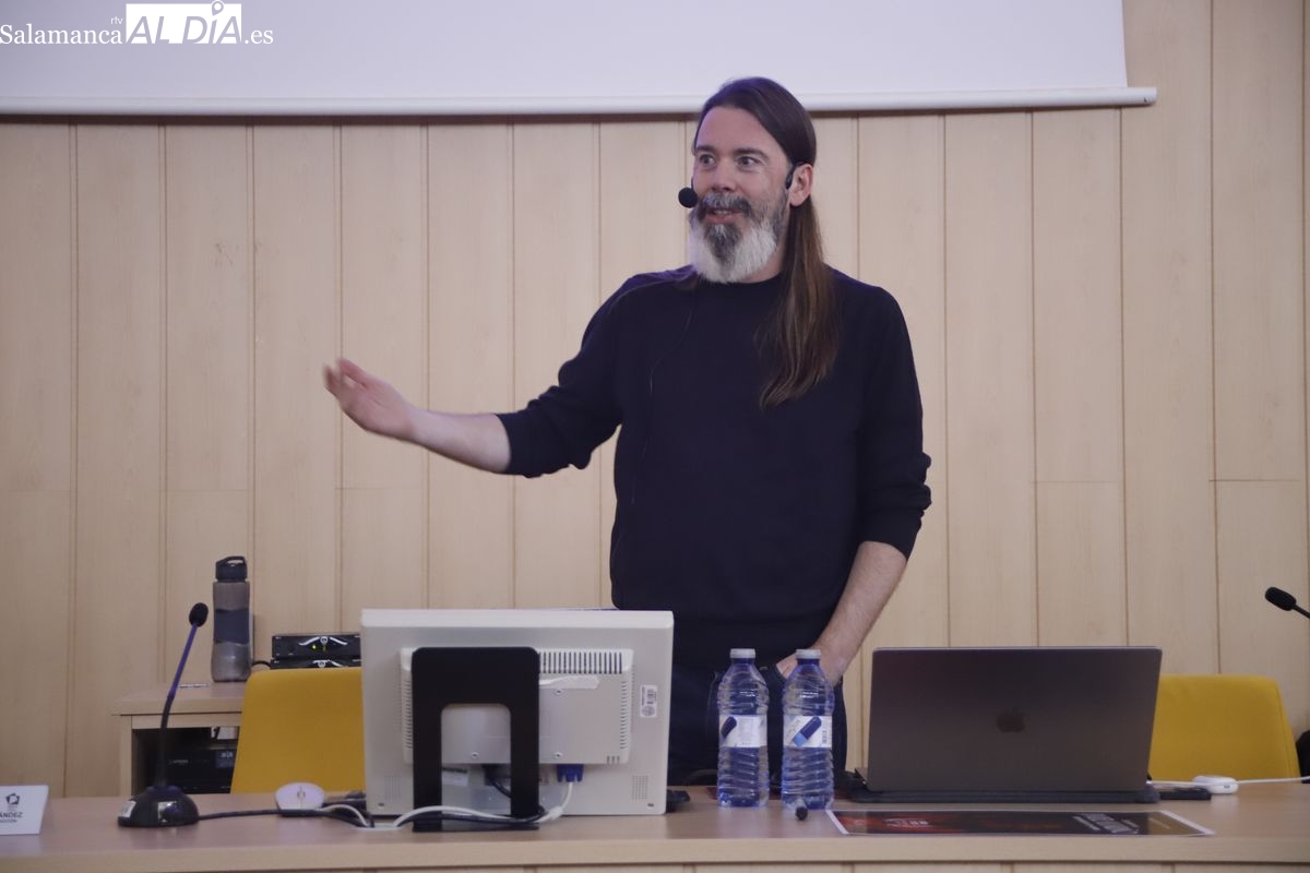 No fui el mejor alumno. Emotivo regreso a la Facultad en la que se formó el salmantino que ganó un Goya 