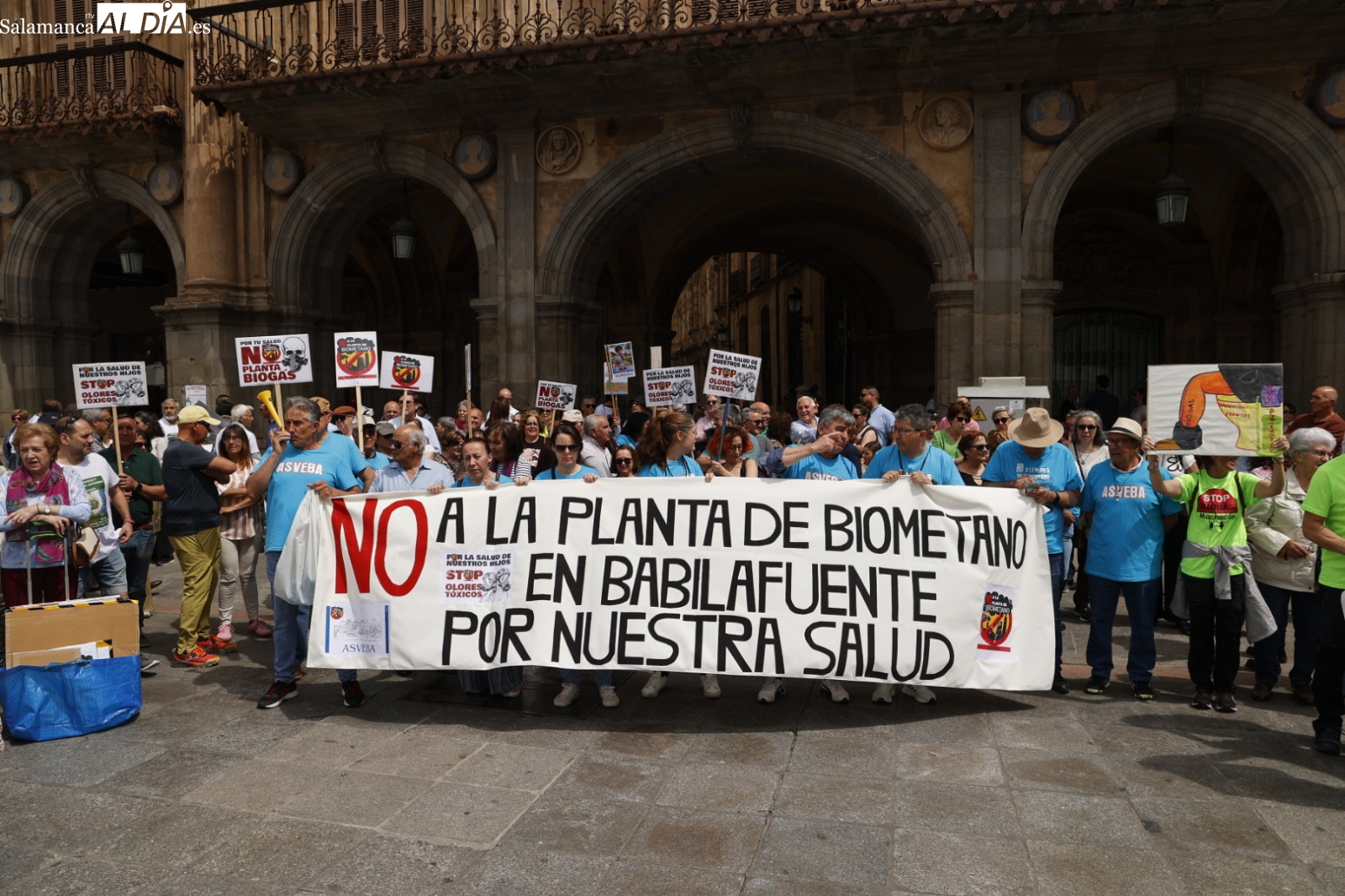 VÍDEO y FOTOS | Clamor en la Plaza Mayor contra las plantas de biogás