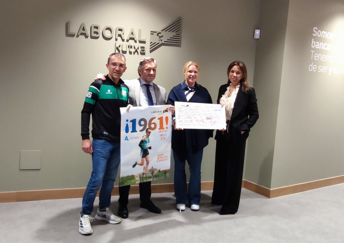 Laboral Kutxa dona 1.961 euros a la Asociación Asperger-TEA tras el reto solidario de la Media Maratón