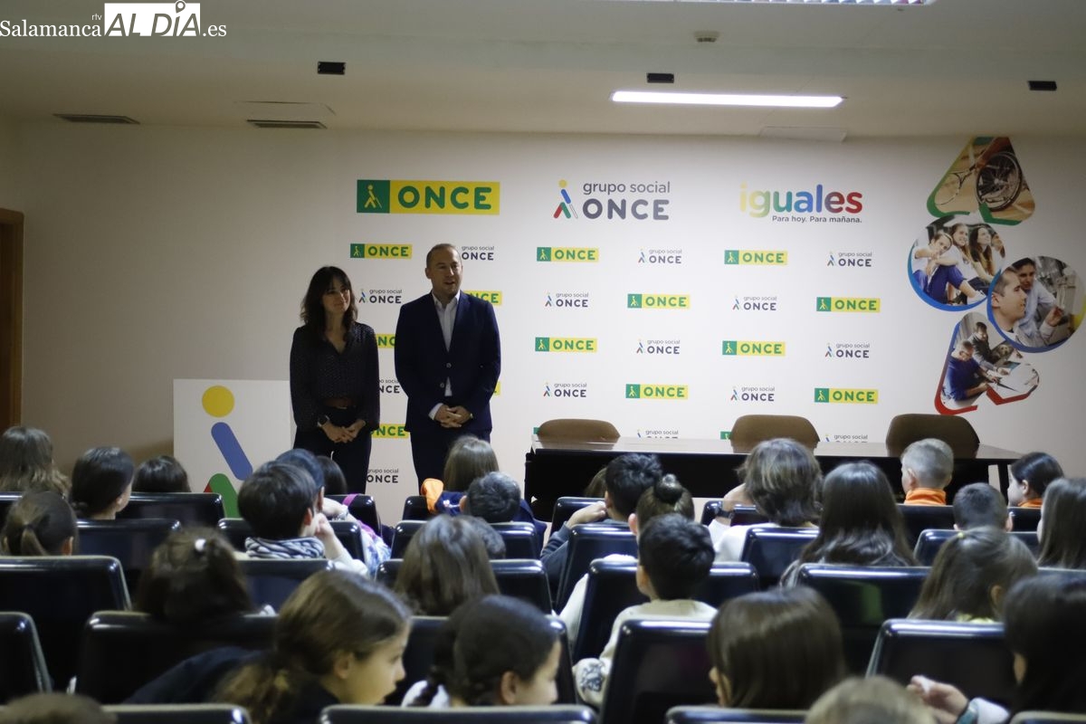 Escolares salmantinos se ponen en la piel de las personas ciegas gracias a la ONCE