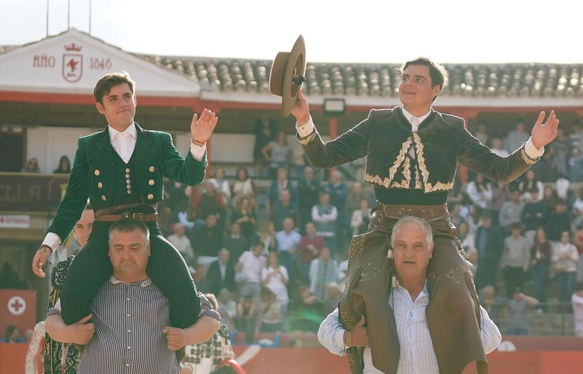 Triunfo de Pérez de Gregorio, en hombros junto a Hermoso de Mendoza