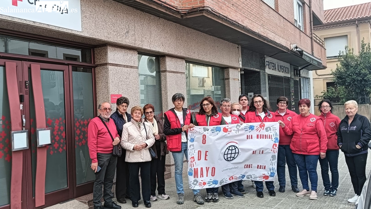 La solidaridad de Cruz Roja ilumina Vitigudino en su Día Mundial