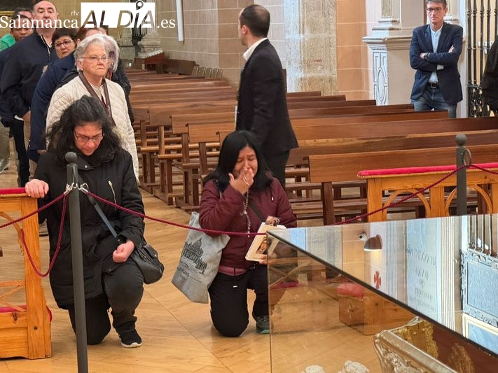El cuerpo de Santa Teresa ya puede venerarse en Alba de Tormes por primera vez en 111 años