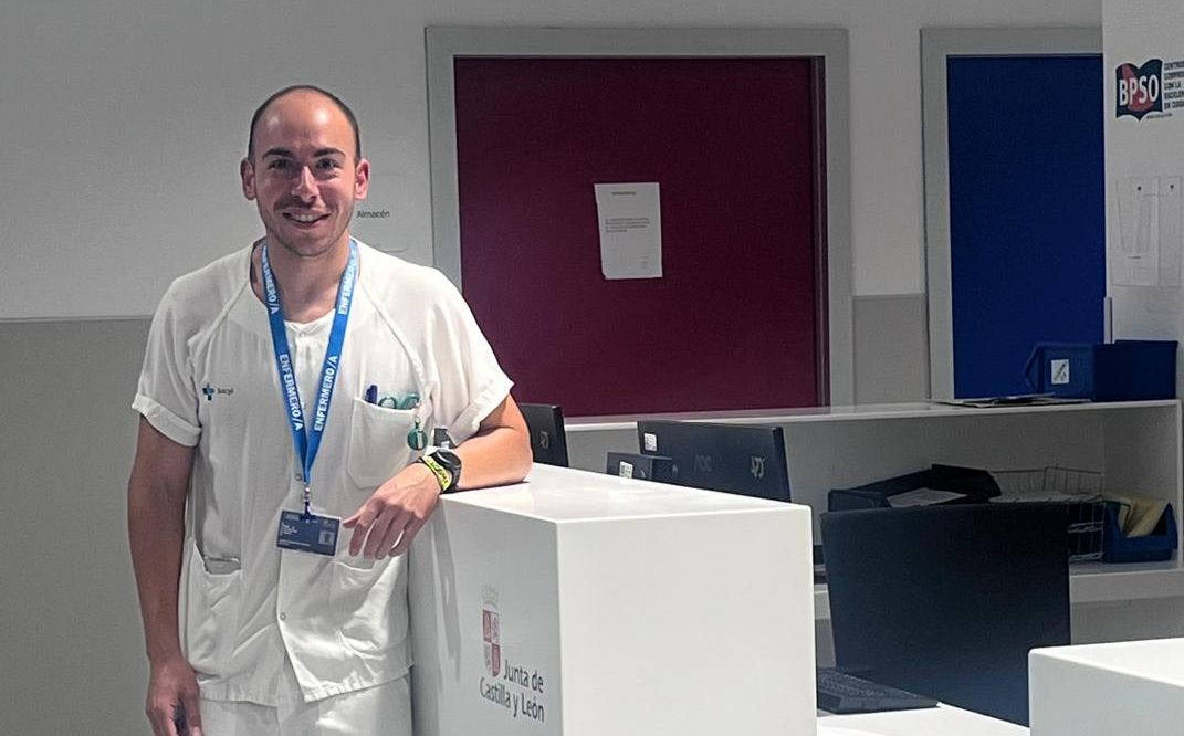 Jaime Benéitez, enfermero salmantino: La esencia de la enfermería es cuidar, pero la profesión necesita un reconocimiento real y mejores condiciones