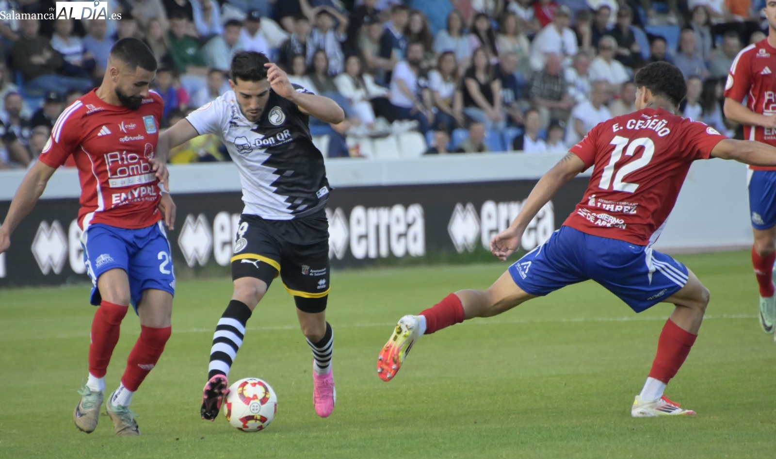 FOTOS Y VÍDEO | Un Unionistas con 10 no puede con el Tarazona y se jugará la salvación en la última jornada (0-0)