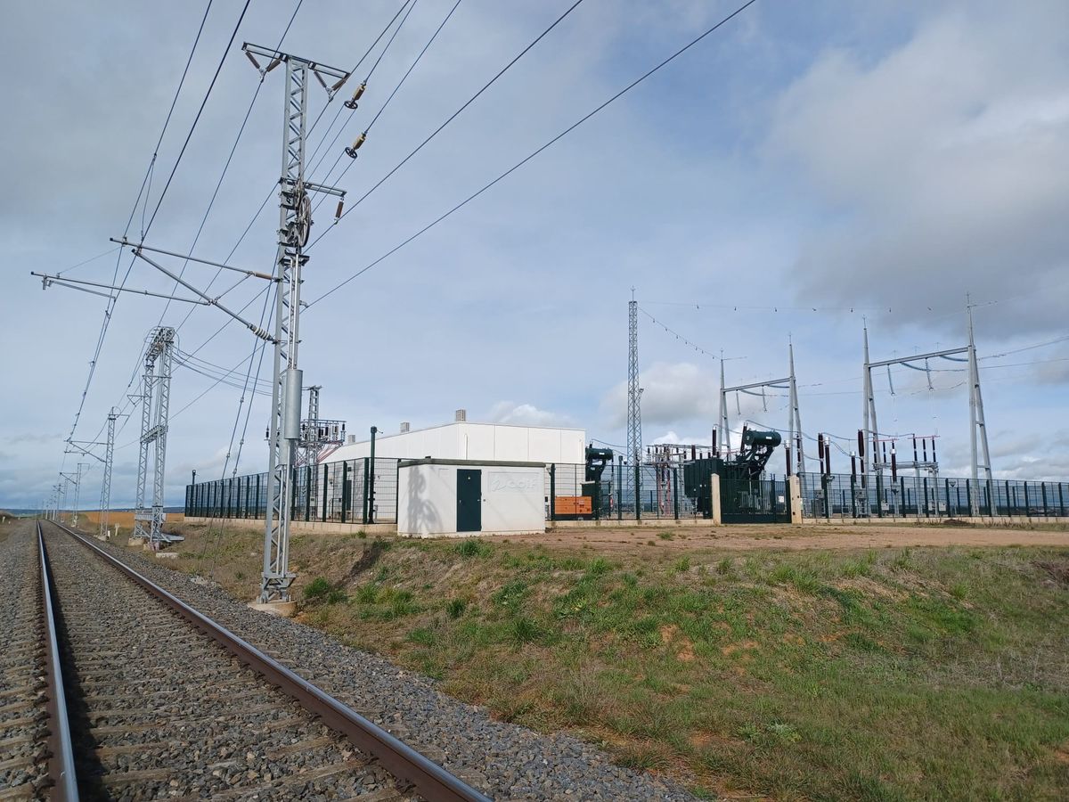 Adif blinda el suministro energético de la línea Medina-Salamanca-Fuentes de Oñoro con una inversión cercana a los 3 millones