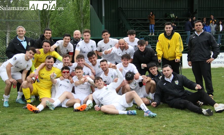 El Alba de Tormes CF golea y sella su regreso a Primera Provincial como campeón de liga
