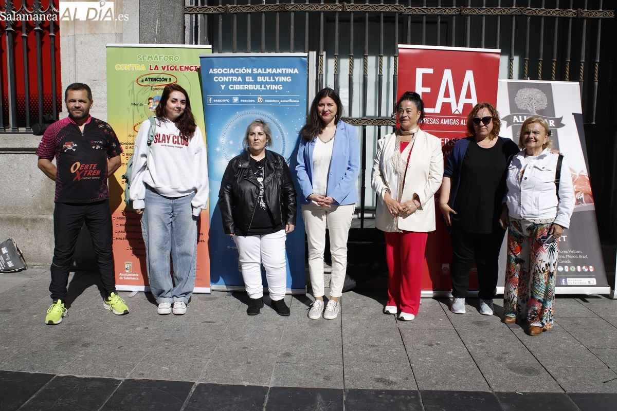 Un centenar de escolares se orienta contra el acoso en las calles de Salamanca