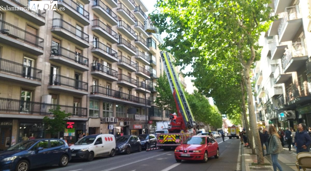 VÍDEO | Despliegue de Bomberos y gran revuelo de viandantes en María Auxiliadora 