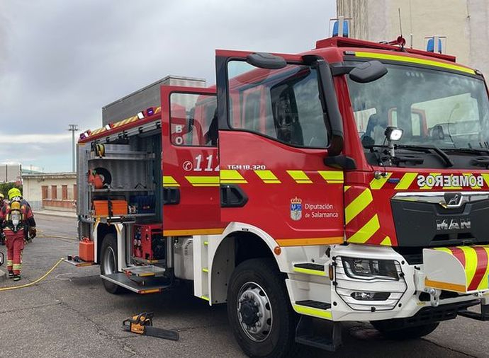Una mujer trasladada al hospital tras un incendio en su vivienda en Santa Marta de Tormes