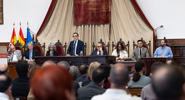 El rector de la USAL presenta un Plan de Inversiones de 8 millones de euros y el retorno de Las Noches del Fonseca