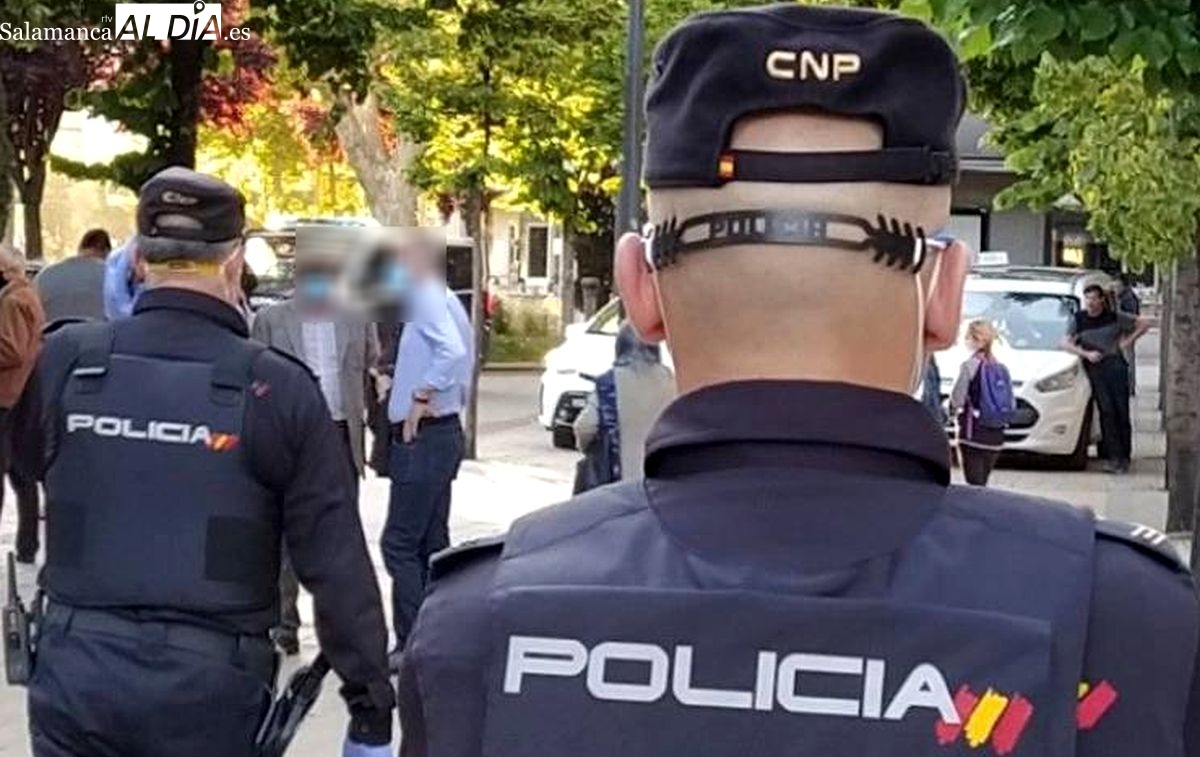 Roban un patinete eléctrico a plena luz del día, a la puerta de una tienda de Salamanca