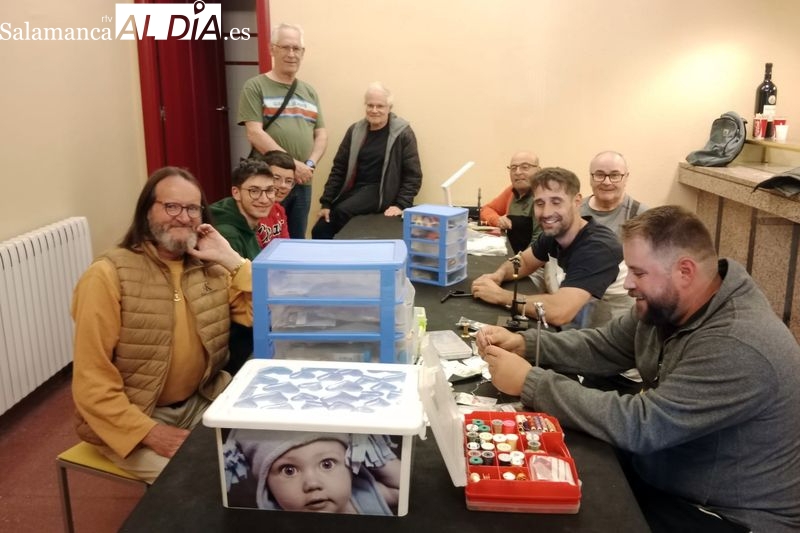 El Club de Pesca Santa Teresa imparte sus propios cursos de montaje de moscas