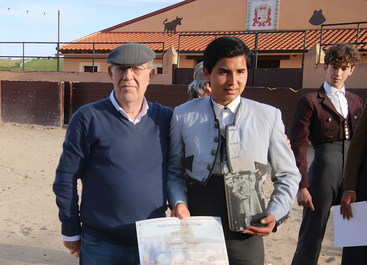Fernando Vanegas, de la Escuela Taurina de Salamanca, triunfa en el certamen Club Cocherito de Bilbao
