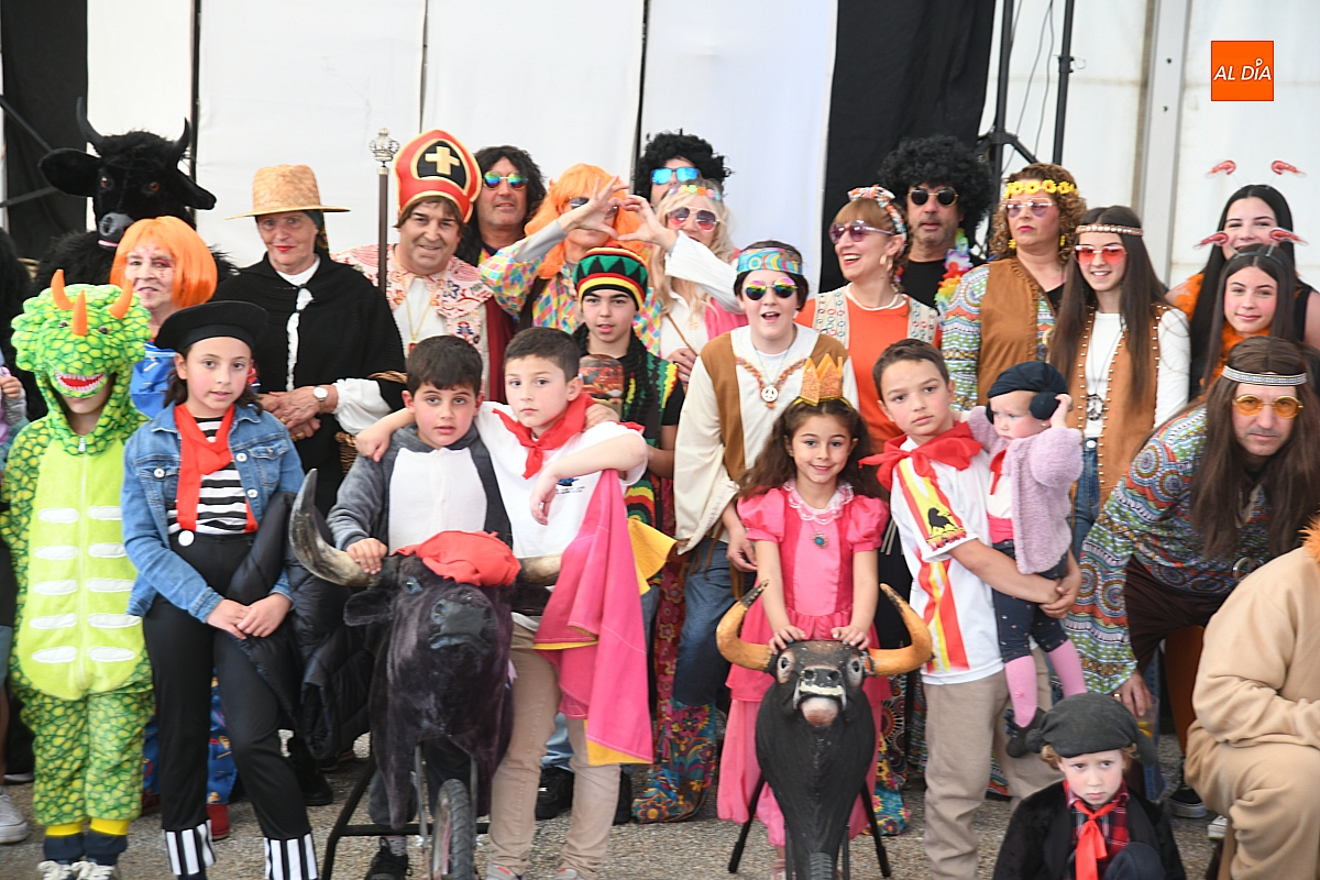 Imaginación y colorido en el arranque de la festividad de la Santa Cruz en Saelices el Chico
