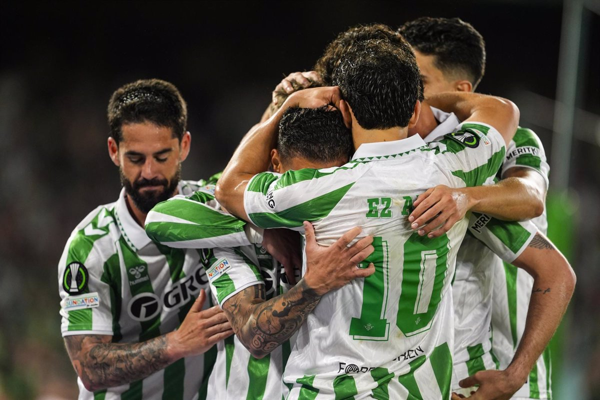 El Betis deja con vida a la Fiorentina (2-1)
