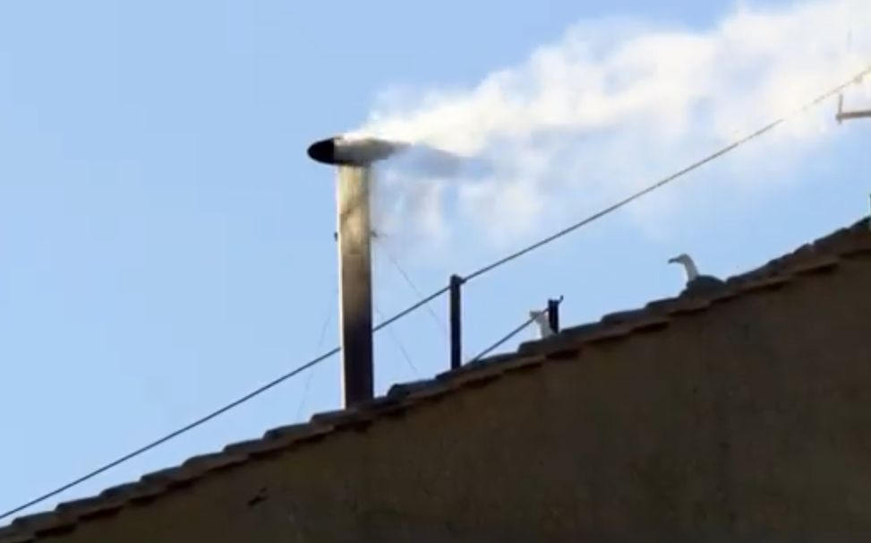 VÍDEO | Sale fumata blanca, hay nuevo Papa
