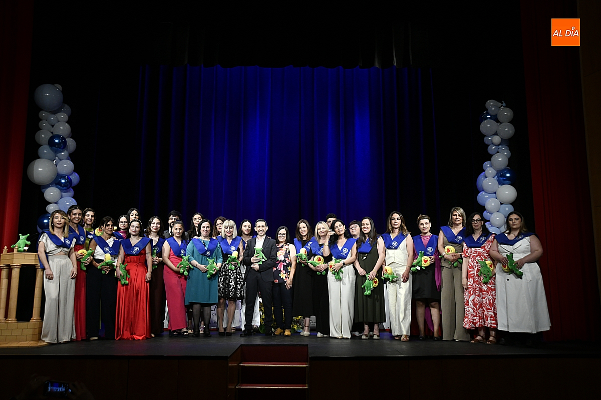 El Centro Nazaret Blanco gradúa 64 alumnos en Técnicos de cuidados auxiliares de enfermería, farmacia y parafarmacia.