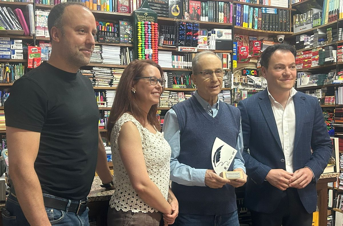 La centenaria Librería El Carmen de Salamanca recibe el Reconocimiento Comercio Histórico