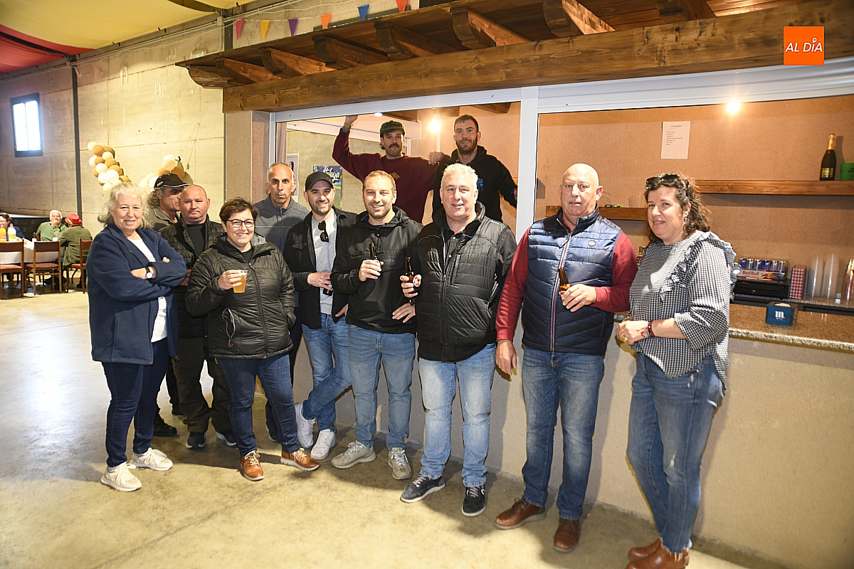  Una limonada para dar comienzo a la festividad de San Miguel Arcángel en La Atalaya