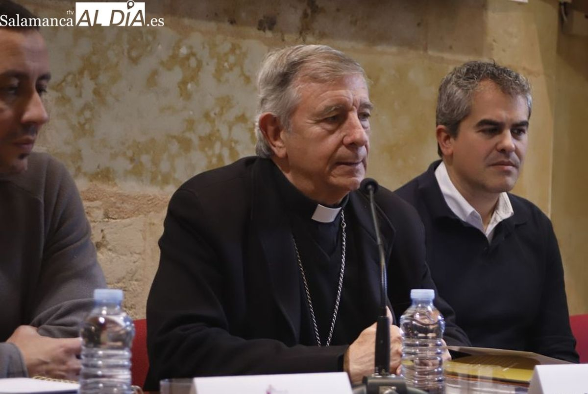 El obispo de Salamanca considera que no es un acierto mostrar así el cuerpo de Santa Teresa: Solo sirve para alentar el morbo