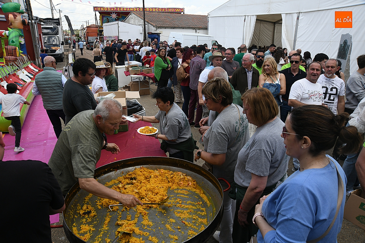 700 raciones de paella y una tarde taurina pone fin a las fiestas de San Isidro Labrador en Cabrillas