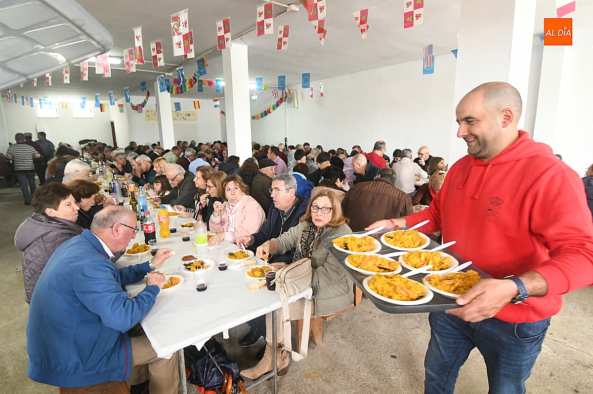 Una paella popular pone el broche final a las fiestas de la Santa Cruz en Saelices el Chico