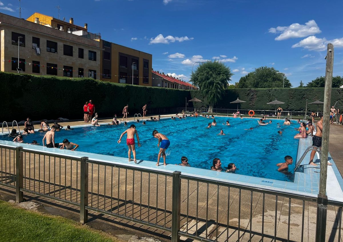 Las piscinas de Carbajosa se ponen a punto: apertura el 13 de junio con jornada gratuita