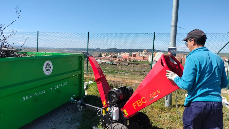 De residuo a recurso: Alba de Tormes transforma 3.500 kg de restos vegetales en abono para jardines